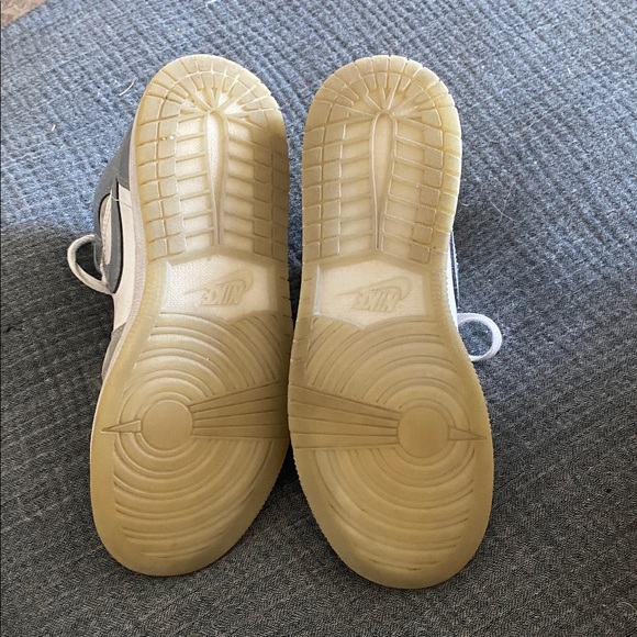 Boys Air Jordan 1 Mid Size 4 - Picture 5 of 6